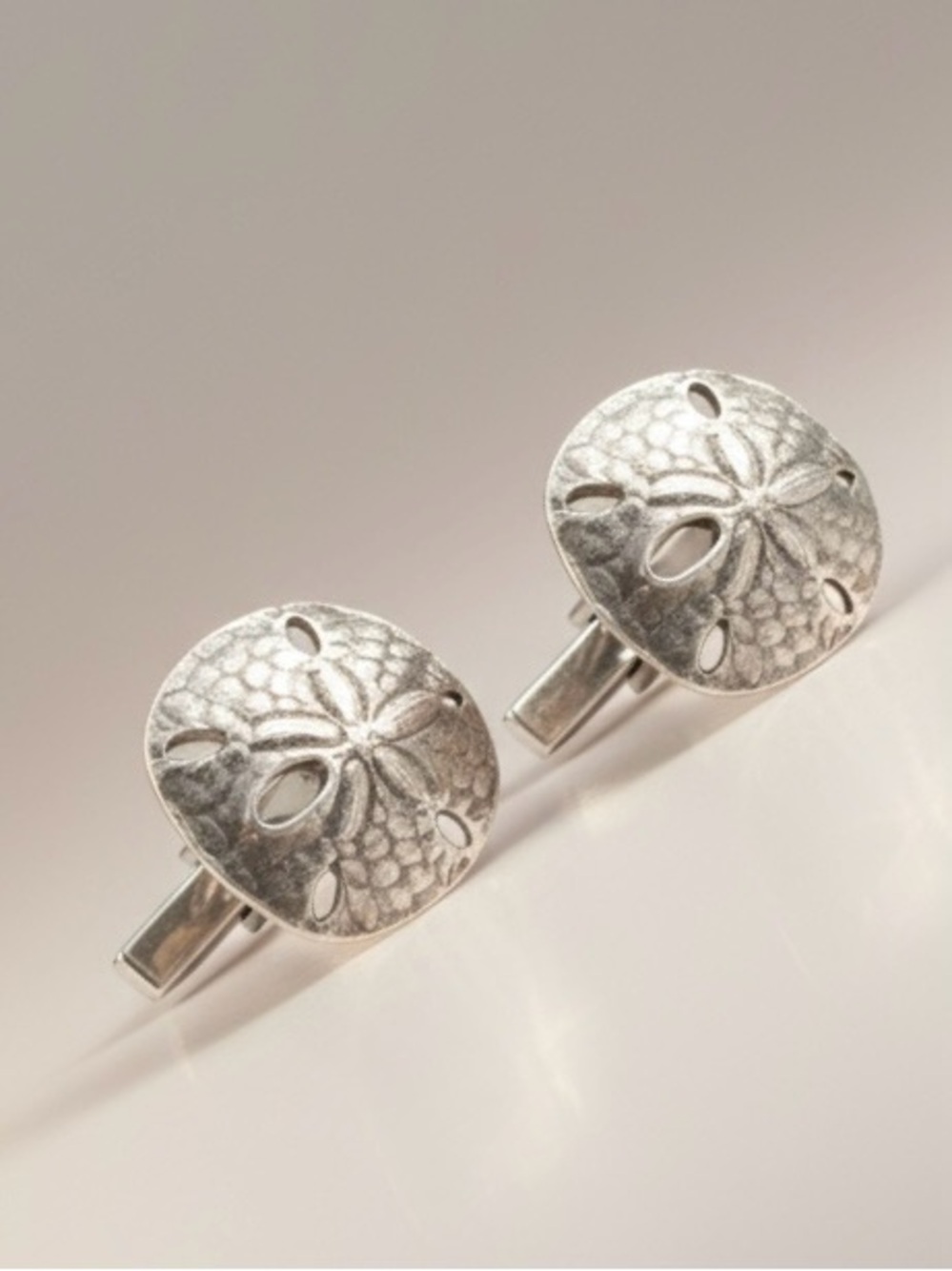 New VINTAGE James Avery sand dollar cuff links